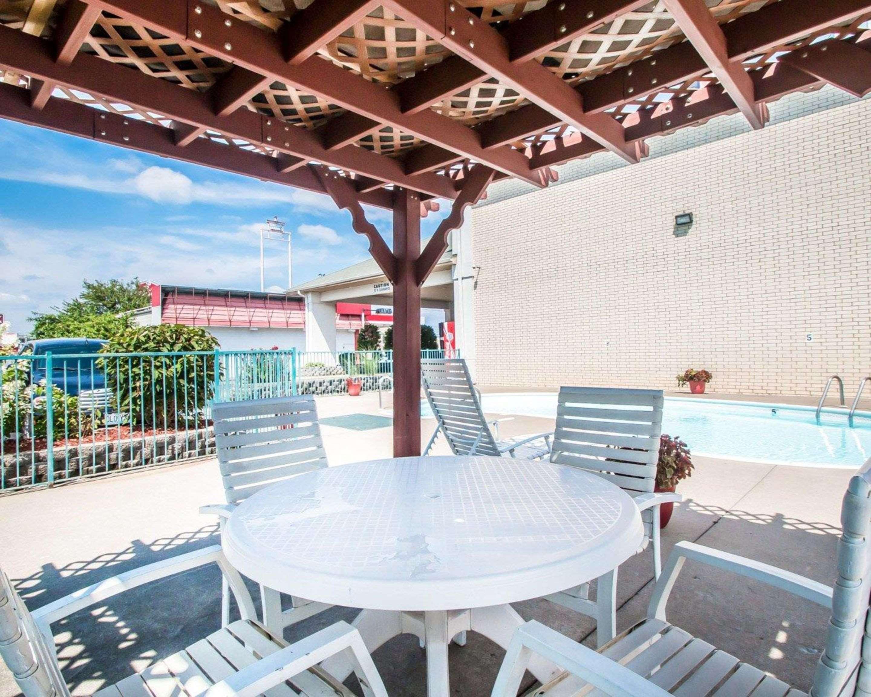 Econo Lodge Springfield I-44 Екстериор снимка